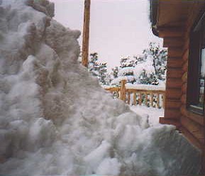 Deck_2_snowstorm_Mar_03.JPG (20125 bytes)