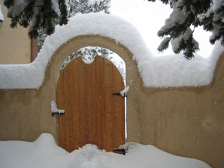 Snowy_door.JPG (21695 bytes)